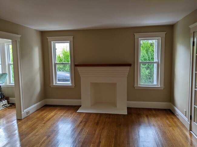 Living Room - view from front foyer - 138 Hamden Cir