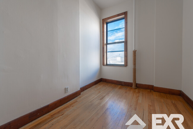 Building Photo - 203 17th St
