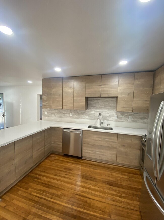 Foto del edificio - 4955 63rd St