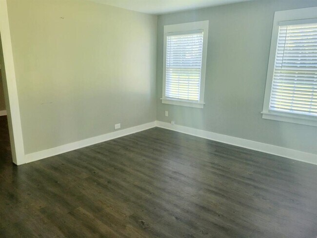 Foto del edificio - 970 N Reid Hooker Rd