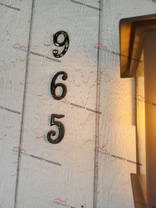 Foto del edificio - STATUS: AVAILABLE   | R80h | $1595.00