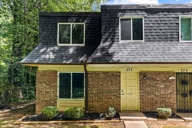 Exterior - this is an end unit with only one neighbor - 275 Peyton Pl SW