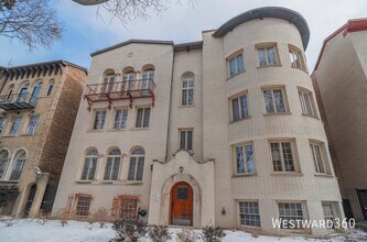 Building Photo - 7447 N Hoyne Ave