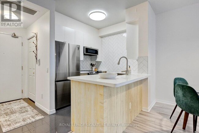 Building Photo - 155 Beecroft Rd