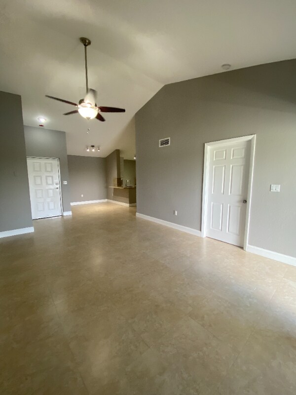 Foto del edificio - 2820 N Oakland Forest Dr