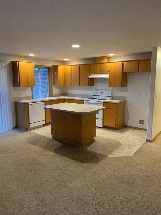 Building Photo - 3BD Ranch Style Home In Great Orchards Loc...