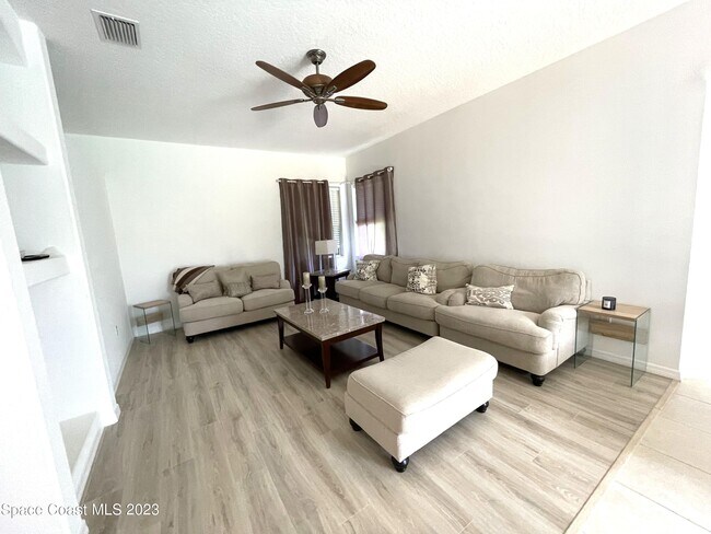 Foto del edificio - 1896 Windbrook Dr