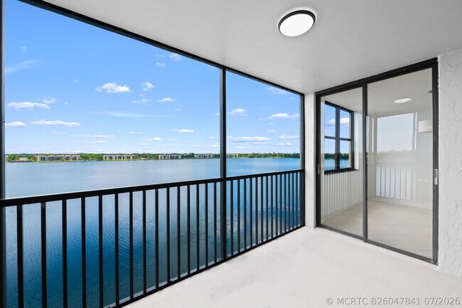 Foto del edificio - 105 Lake Emerald Dr
