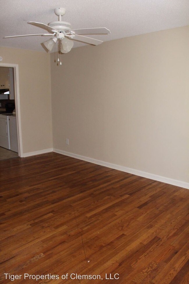 Foto del edificio - 2 br, 1 bath Room For Rent - 226 Cochran Rd