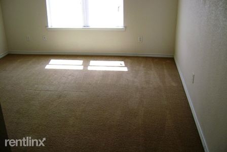 Building Photo - 306 N 10th St