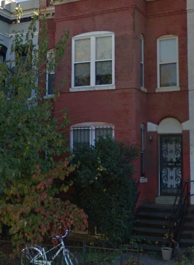 Front Entrance - 80 Q St NW