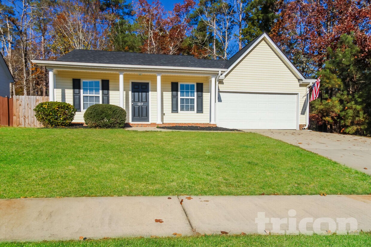 Foto principal - 1217 Aderley Oak Dr