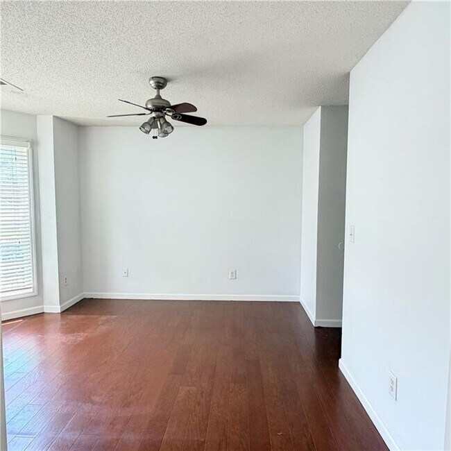 Building Photo - 153 Greystone Cir