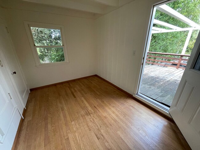 Foto del edificio - 2 Bed 1 Ba PG House walking distance to beach