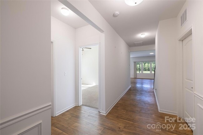 Building Photo - 224 Old Harbor Dr