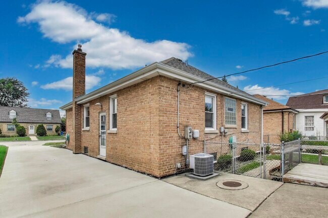 Foto del edificio - 7241 N Overhill Ave