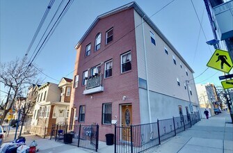 Building Photo - 52 Paterson St