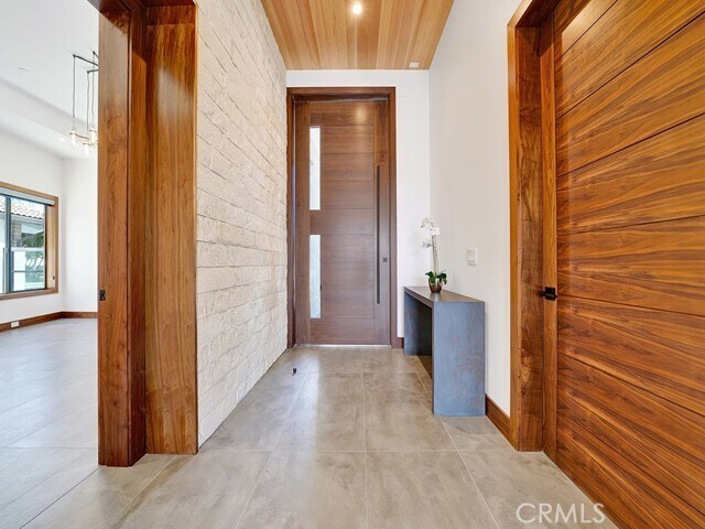 Foto del edificio - 17091 Edgewater Ln