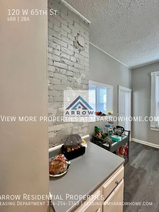 Building Photo - 120 65th St W