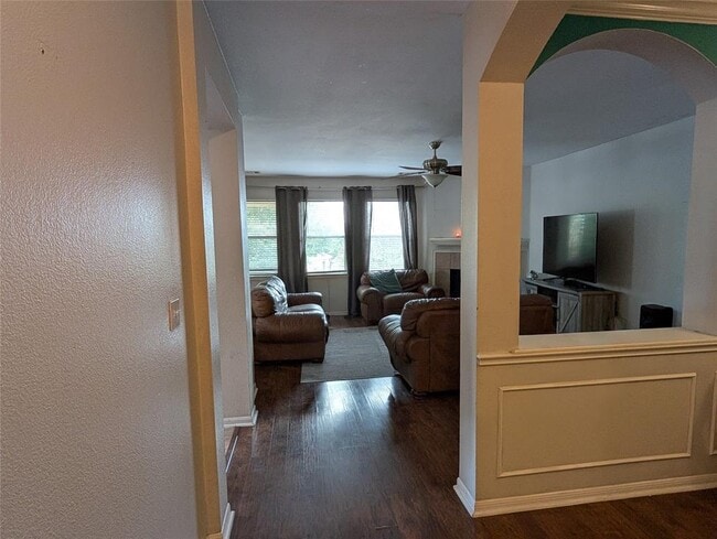 Building Photo - 370 Spring Dr