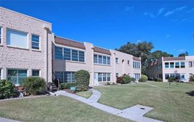 Building Photo - 221 Cedarwood Cir