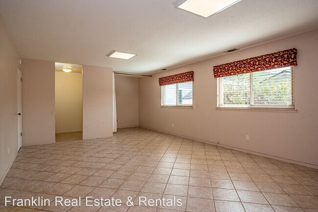 Building Photo - 3 br, 2 bath House - 480 Zanzibar
