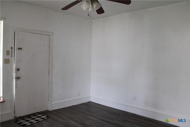 Building Photo - 1306 S 45th St