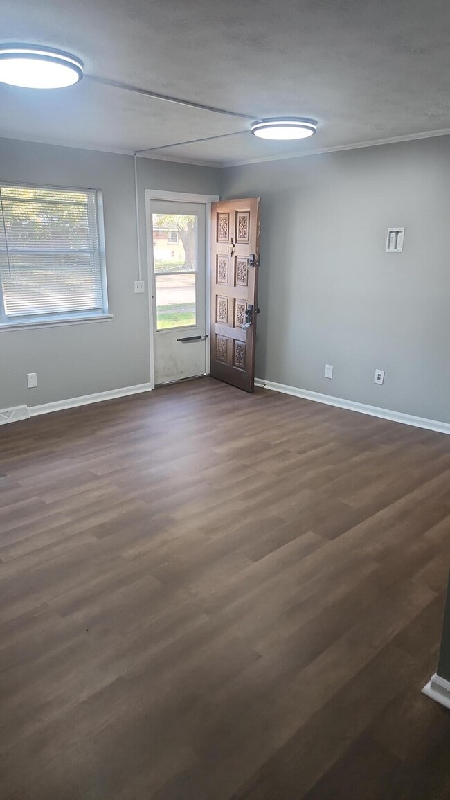 Building Photo - 1208 Venetian Cir