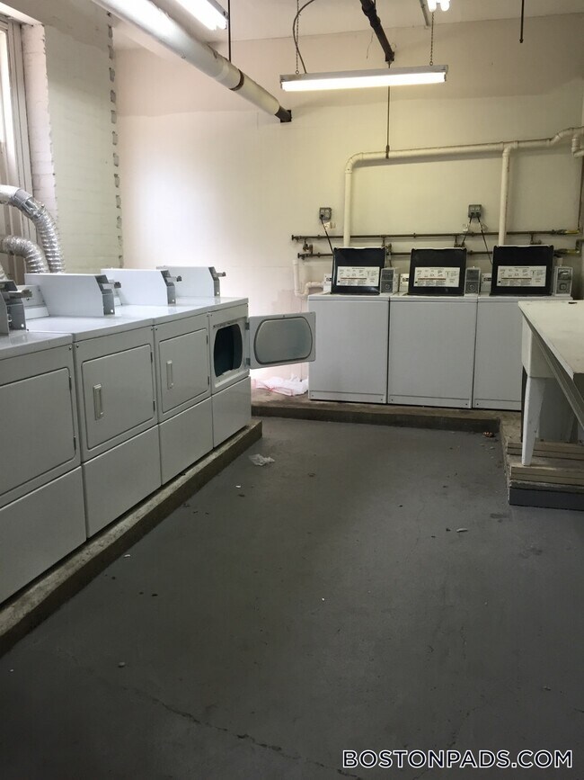 Foto del edificio - 137 Park Dr