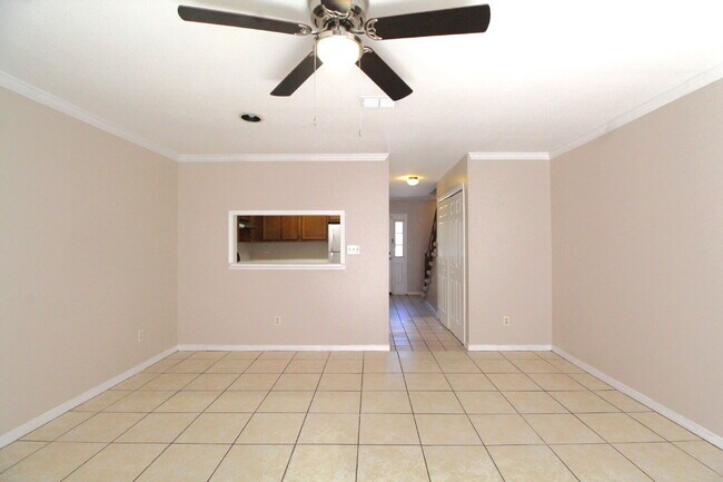 Foto del edificio - Charming Townhome with Fireplace & Fenced ...