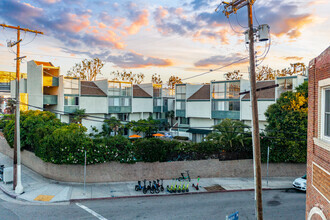 Windward Village photo'