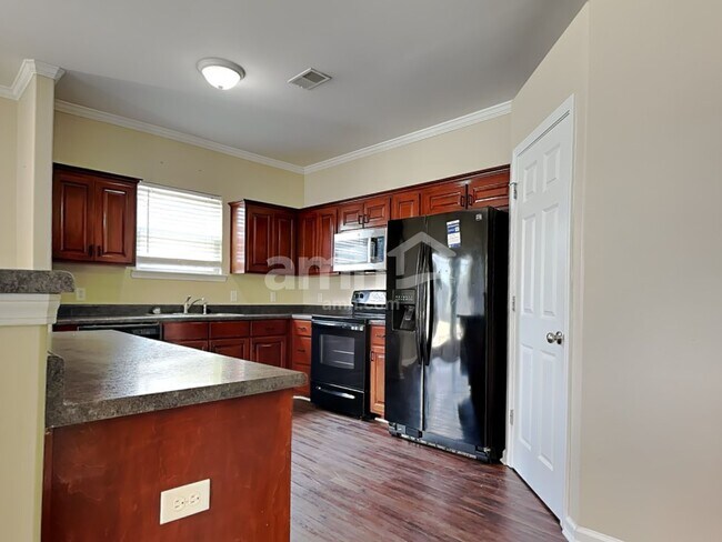 Foto del edificio - 103 Lake House Rd