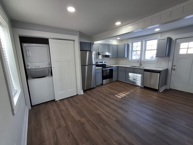 Photo - 27 Oak St Apartments