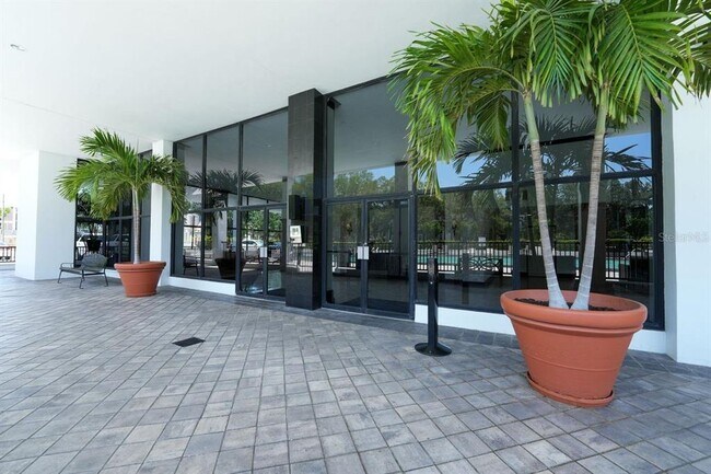 Building Photo - 400 E Colonial Dr