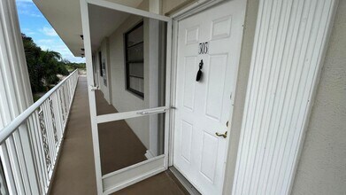 Building Photo - 6097 Balboa Cir