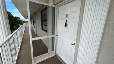 Building Photo - 6097 Balboa Cir