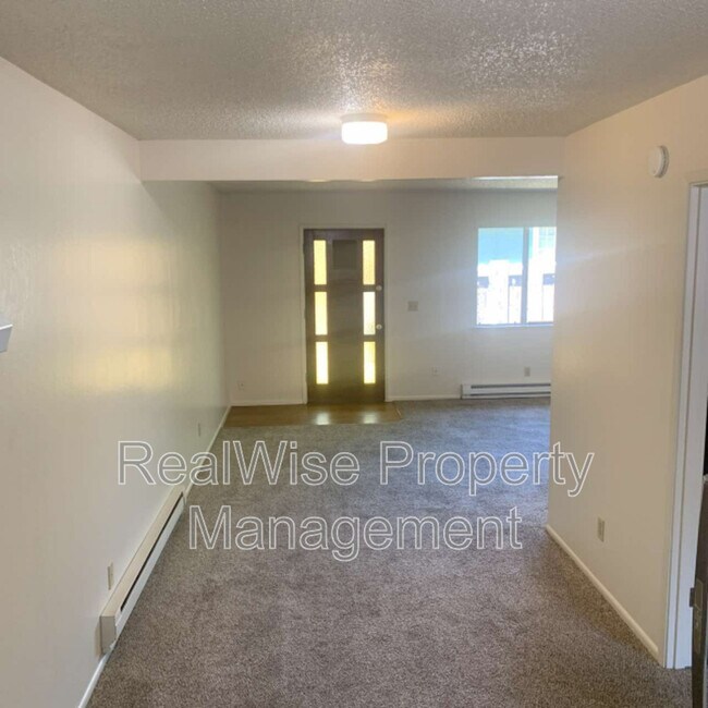 Building Photo - 411 SE Riverside Ave