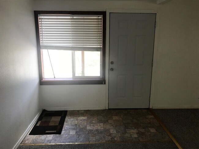 Foto del edificio - 3262 Mid Way Rd