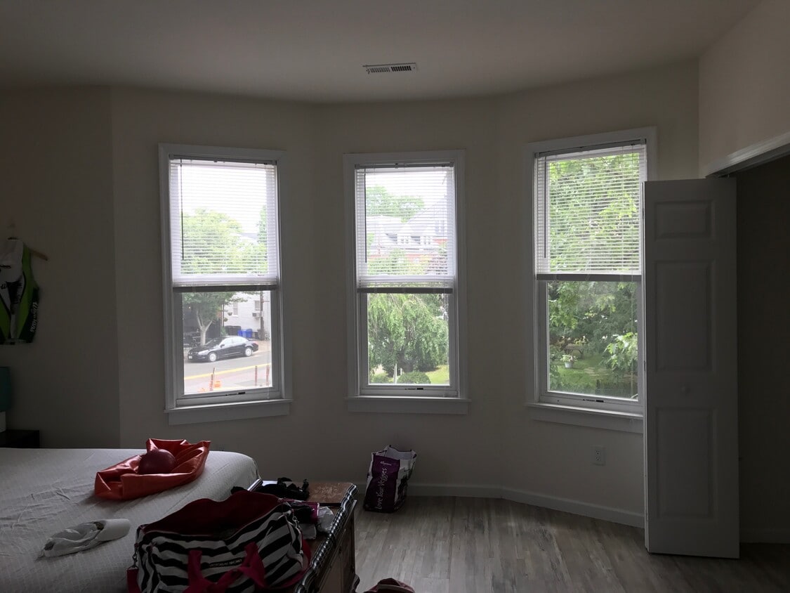 Primary Photo - 304 Farnsworth ave.