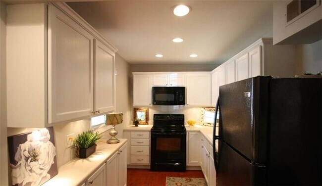 Building Photo - 3097 Colonial Way