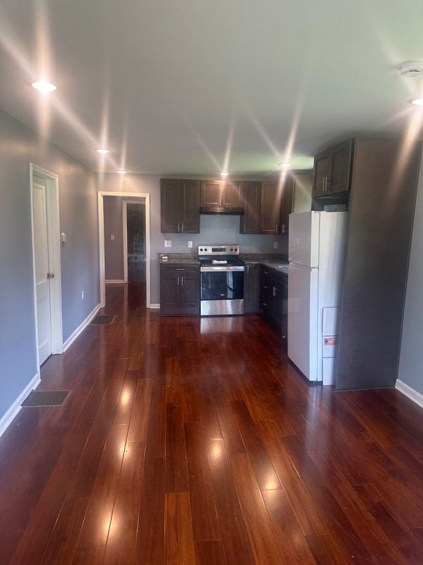 Foto del edificio - 794 N Booth Rd NW