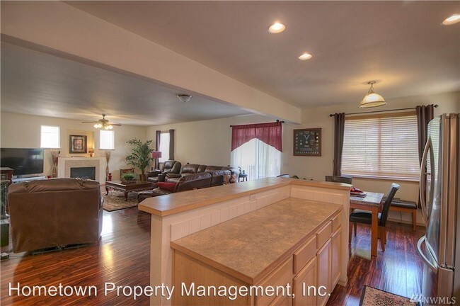 Foto del edificio - 2514 Hidden Springs Loop SE