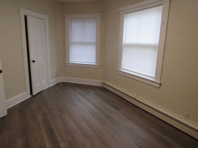 Building Photo - Nashua Quiet Cul de sac Apartment Availabl...