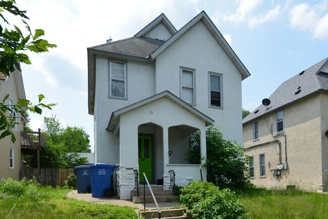 Foto del edificio - 920 22nd Ave NE