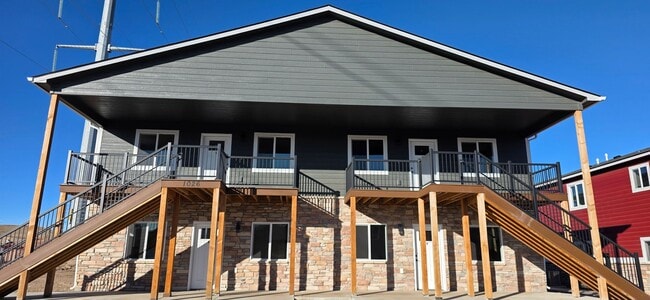 Building Photo - 1026 Center Dr