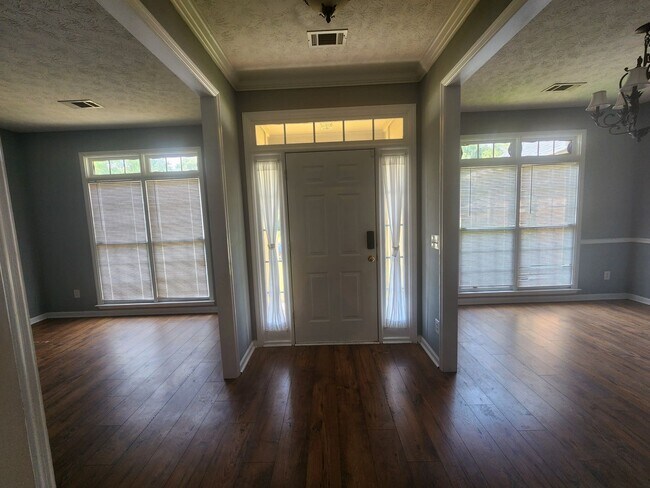 Foto del edificio - 3 Bedroom 2 Bathrooms 2 Car Garage - North...