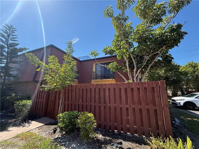 Foto del edificio - 1520 Park Meadows Dr