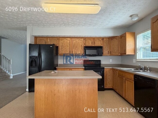 Photo - 6096 Driftwood Ct- House