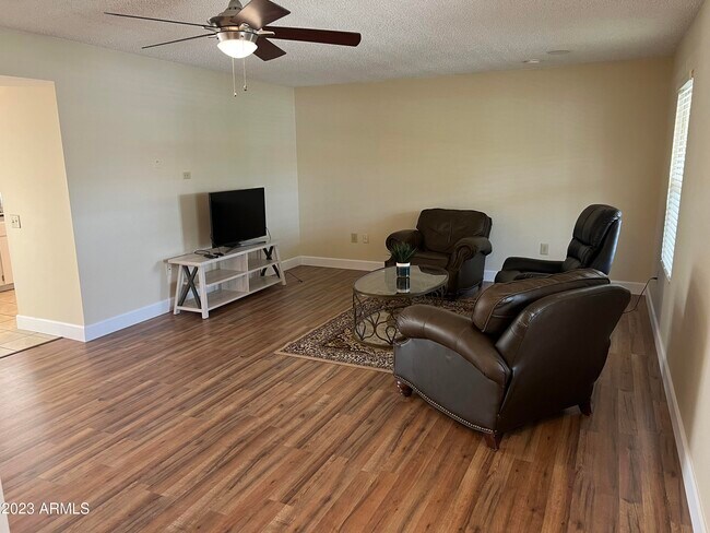 Building Photo - 9425 W Newport Dr