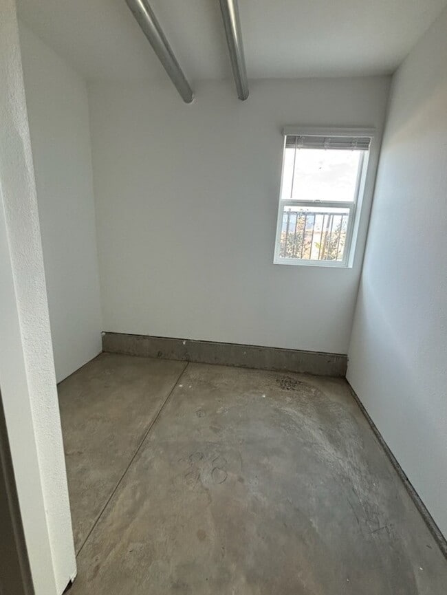 Building Photo - Sierra Ridge Townhomes